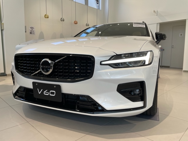 NEW V60 Ultimate B4 Dark Edition 展示しました！！ | ボルボ・カー 浦和